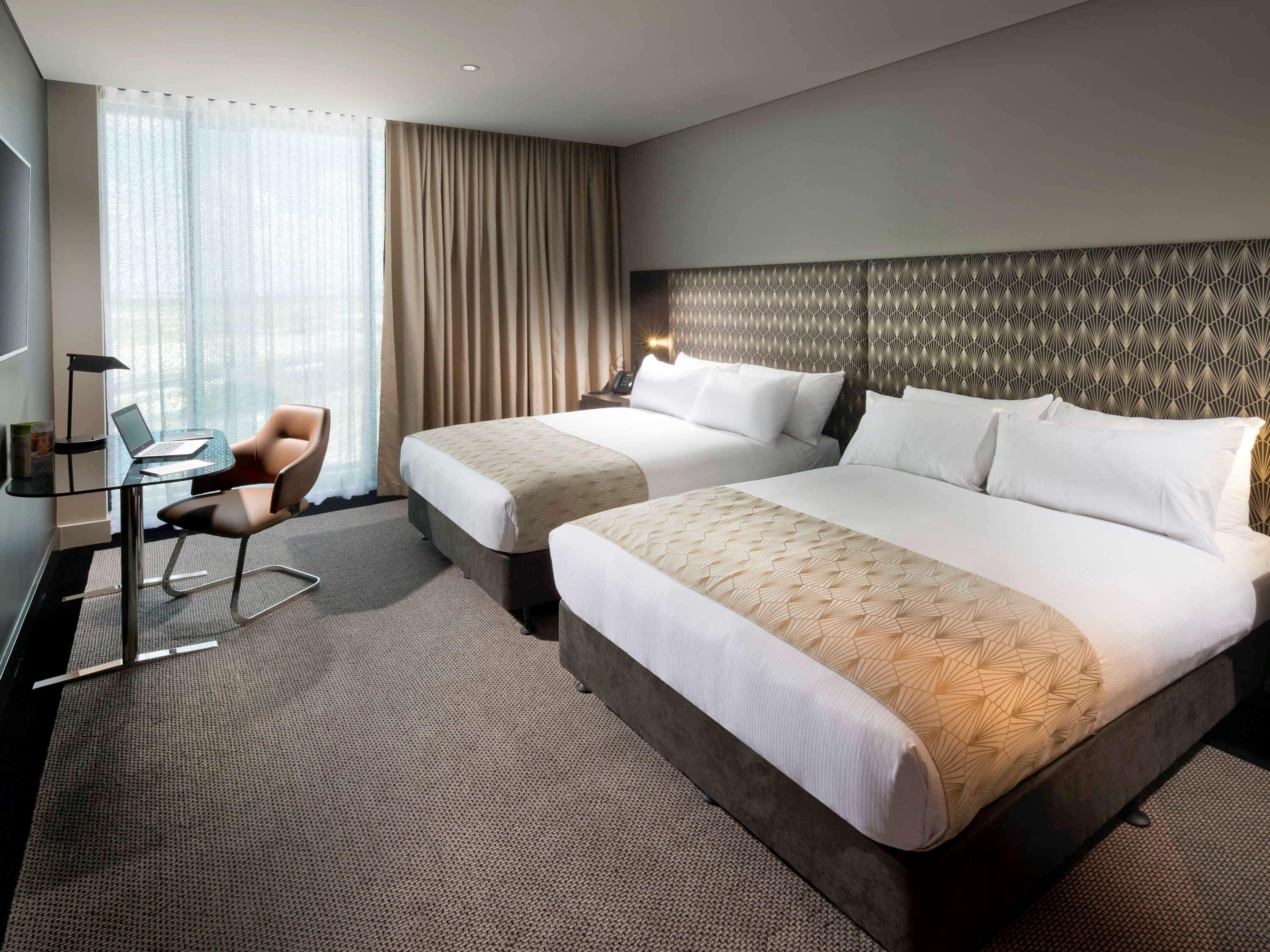 Pullman Brisbane Airport Hotel Bagian luar foto A room at the hotel