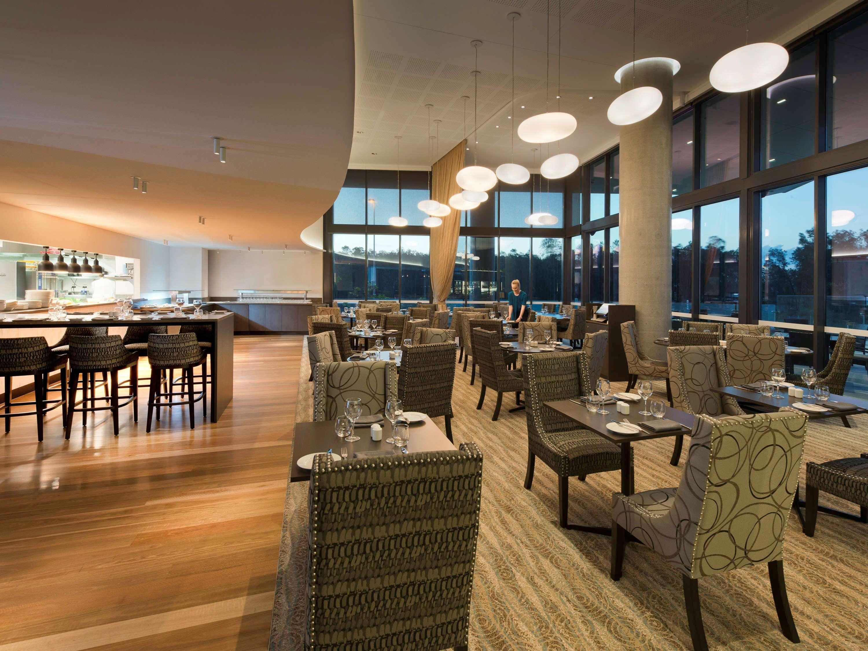 Pullman Brisbane Airport Hotel Bagian luar foto The River
