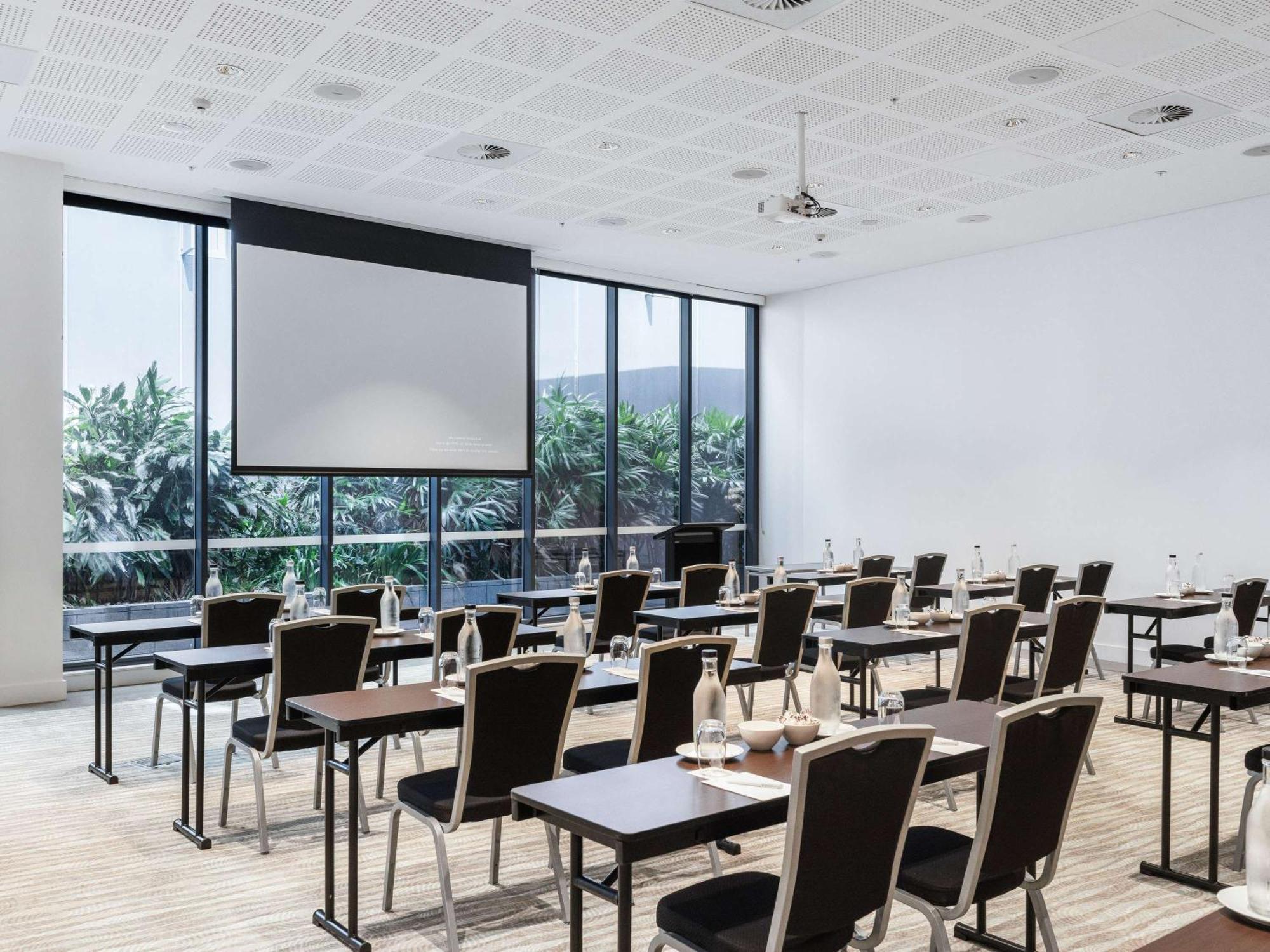 Pullman Brisbane Airport Hotel Bagian luar foto Meeting room