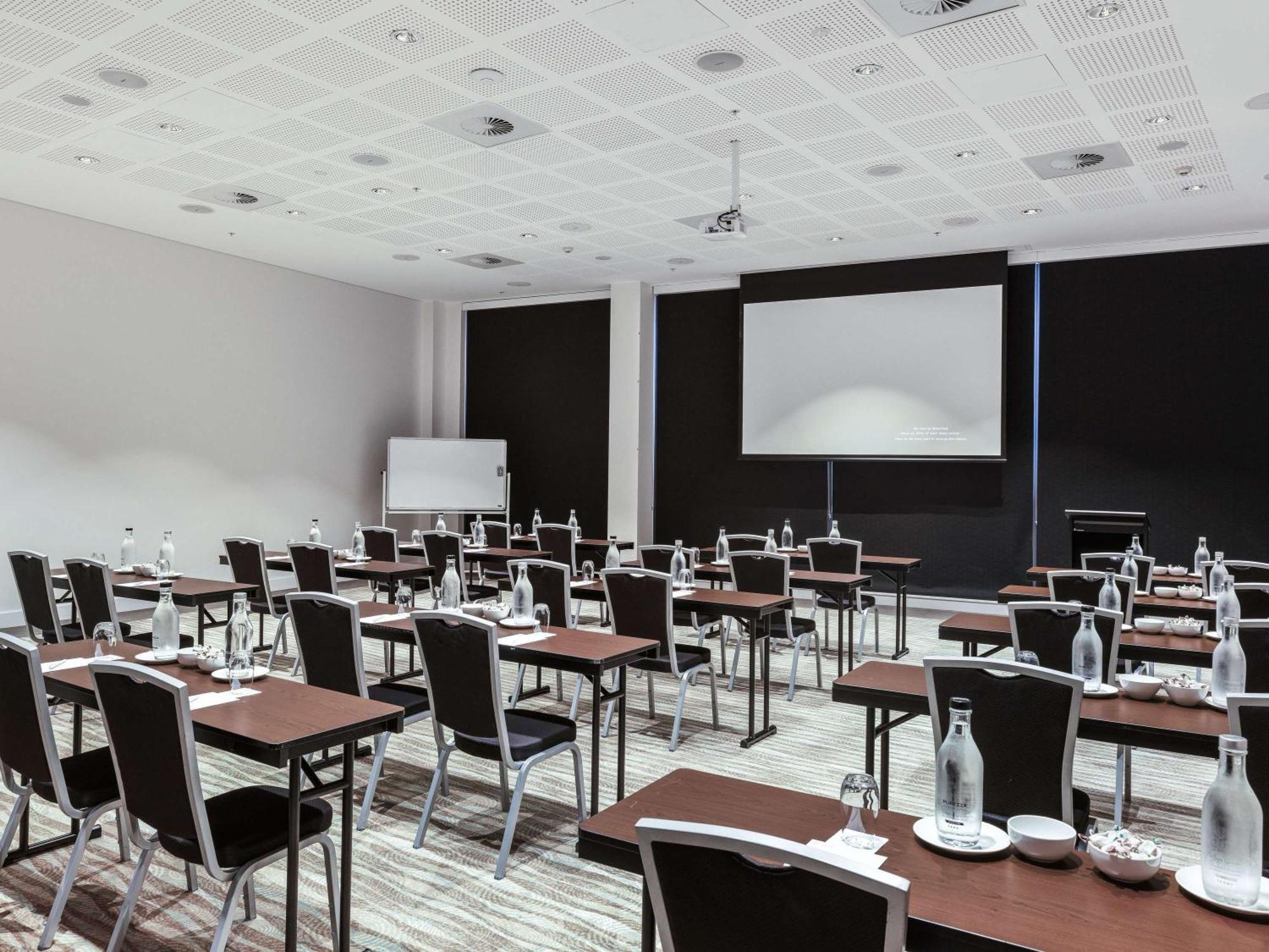 Pullman Brisbane Airport Hotel Bagian luar foto Meeting room