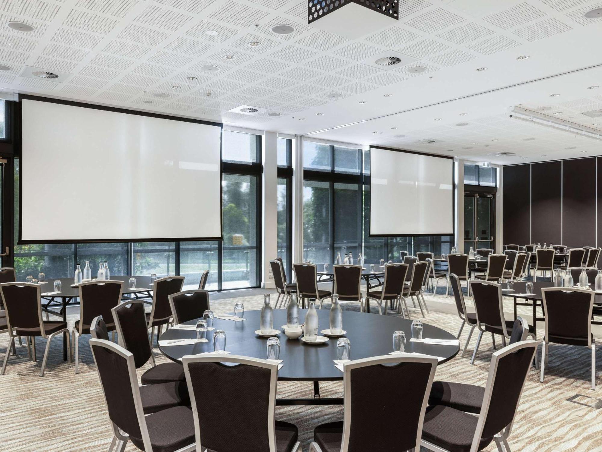 Pullman Brisbane Airport Hotel Bagian luar foto The Auditorium