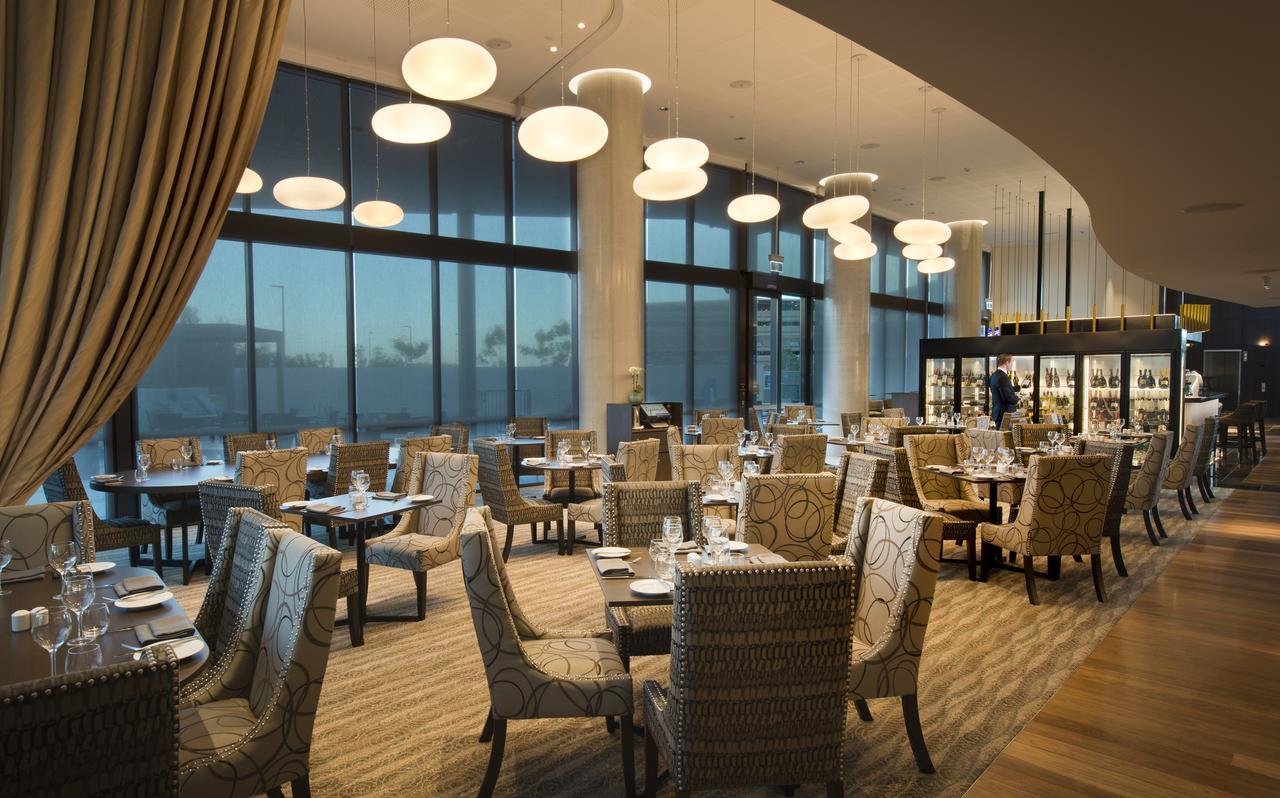 Pullman Brisbane Airport Hotel Bagian luar foto The restaurant